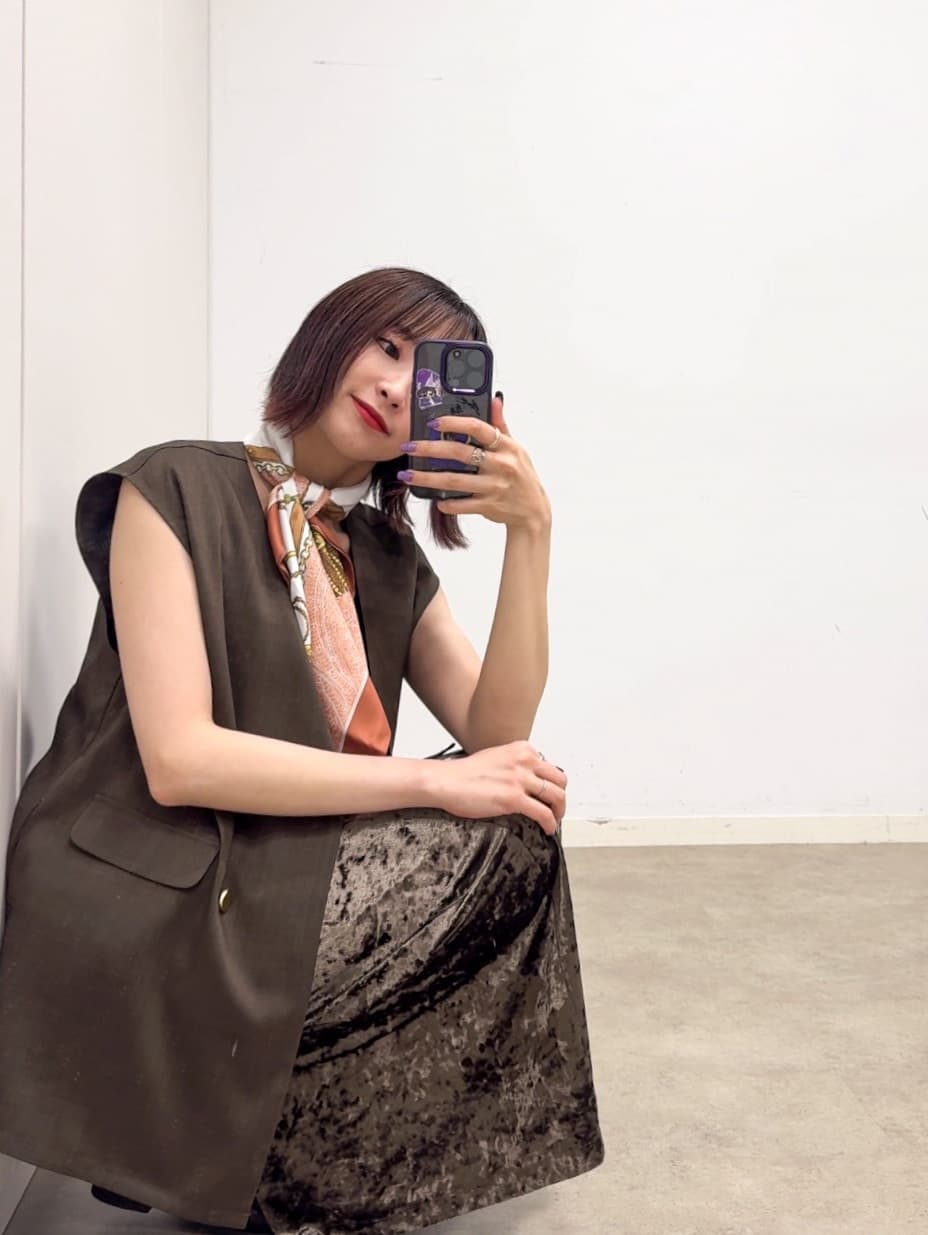 𝐜𝐡𝐢𝐤𝐚さんの「SHOO･LA･RUE｜【S-LL/セットアップ可/洗濯後しわになりにくい】ダブルベスト」を使ったコーディネート