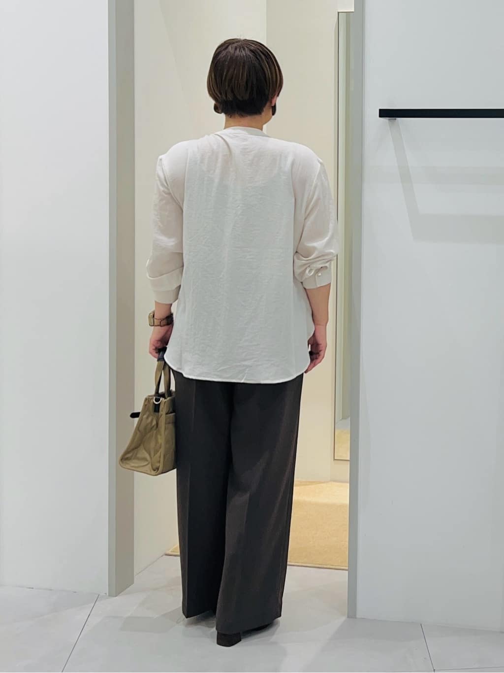 タナさんの「THE SHOP TK｜【きれいめもカジュアルもお任せ】2タックワイドパンツ【セットアップ可】」を使ったコーディネート