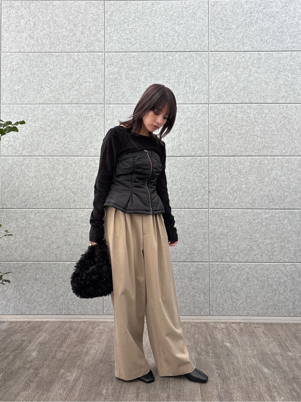 erikaさんの「INDIVI｜フェイクファーマイクロバッグ」を使ったコーディネート