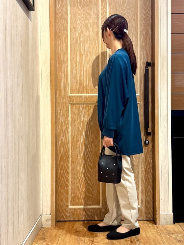 KAORIさんの「SHOO･LA･RUE｜【S-LL/体型カバー】とろみ感が心地よい 裾タック ドルマンチュニック」を使ったコーディネート