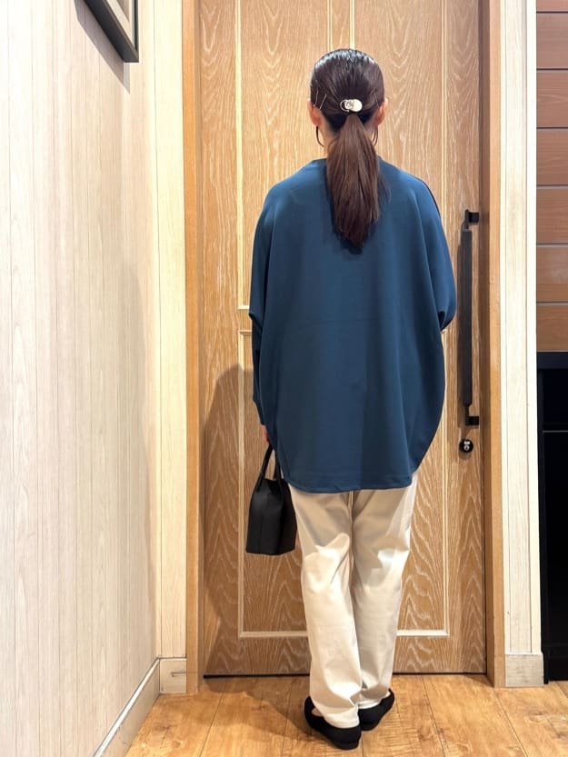 KAORIさんの「SHOO･LA･RUE｜【S-LL/体型カバー】とろみ感が心地よい 裾タック ドルマンチュニック」を使ったコーディネート