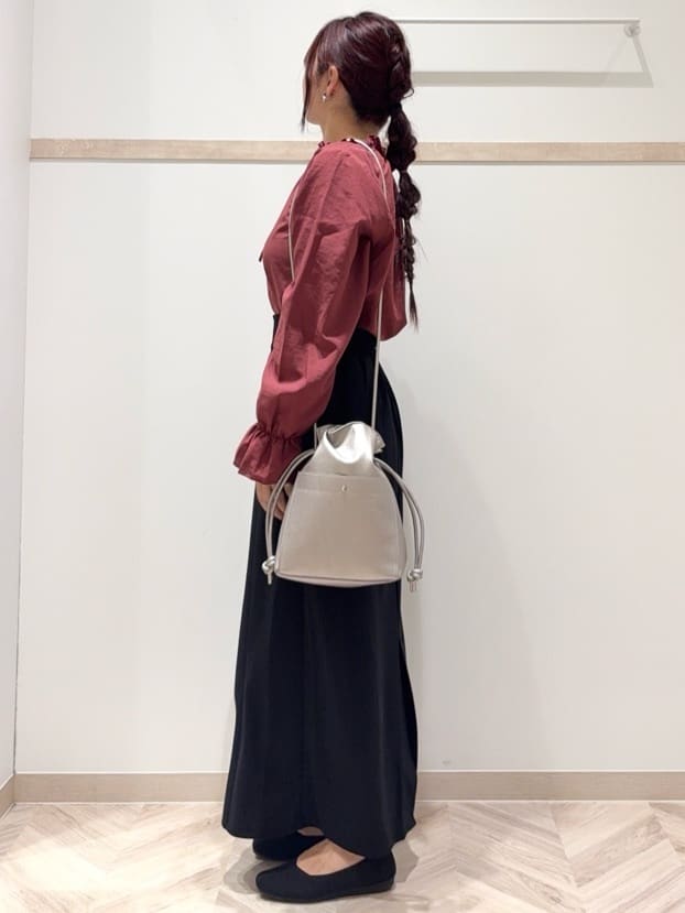 nanaさんの「SHOO･LA･RUE｜【S-LL/洗濯後しわになりにくい/吸水速乾/UV】大人フェミニンな装いに 襟フリルブラウス」を使ったコーディネート