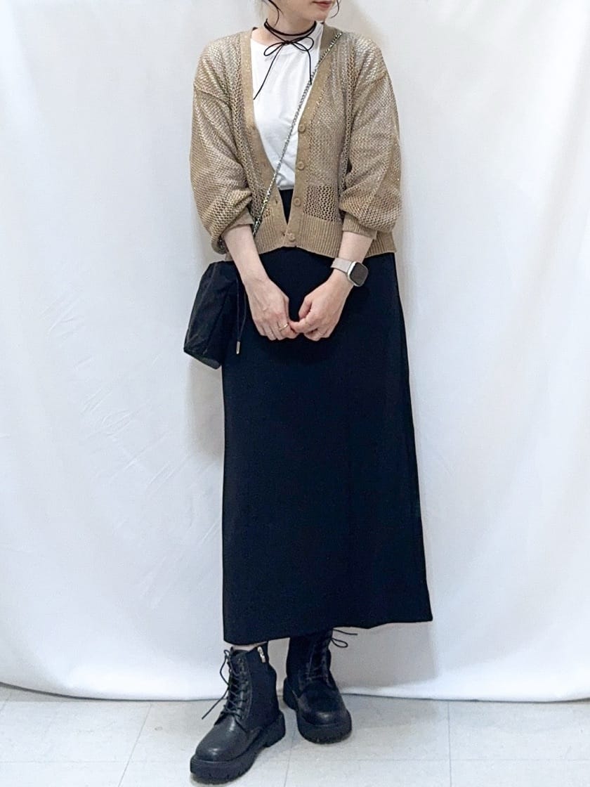 𝐇𝐢𝐫𝐨𝐦𝐢さんの「SHOO･LA･RUE｜【2点セット】ラメメッシュニットカーディガン＋ロンTセット」を使ったコーディネート