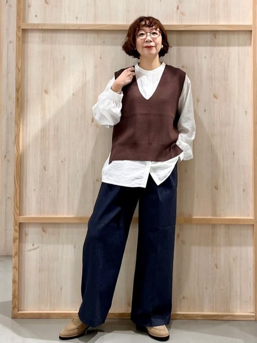 nakoさんの「THE SHOP TK｜【春まで着られる】ニットベスト＆ブラウスセット/洗濯機OK」を使ったコーディネート