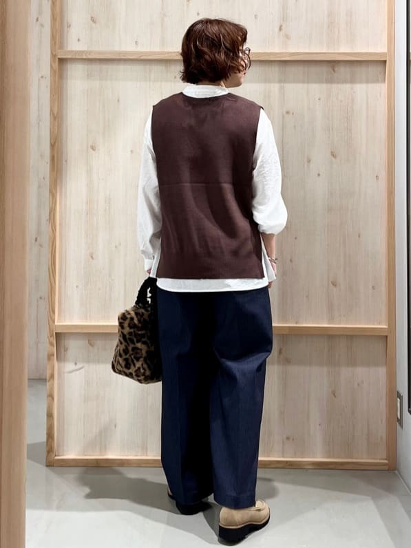nakoさんの「THE SHOP TK｜【春まで着られる】ニットベスト＆ブラウスセット/洗濯機OK」を使ったコーディネート
