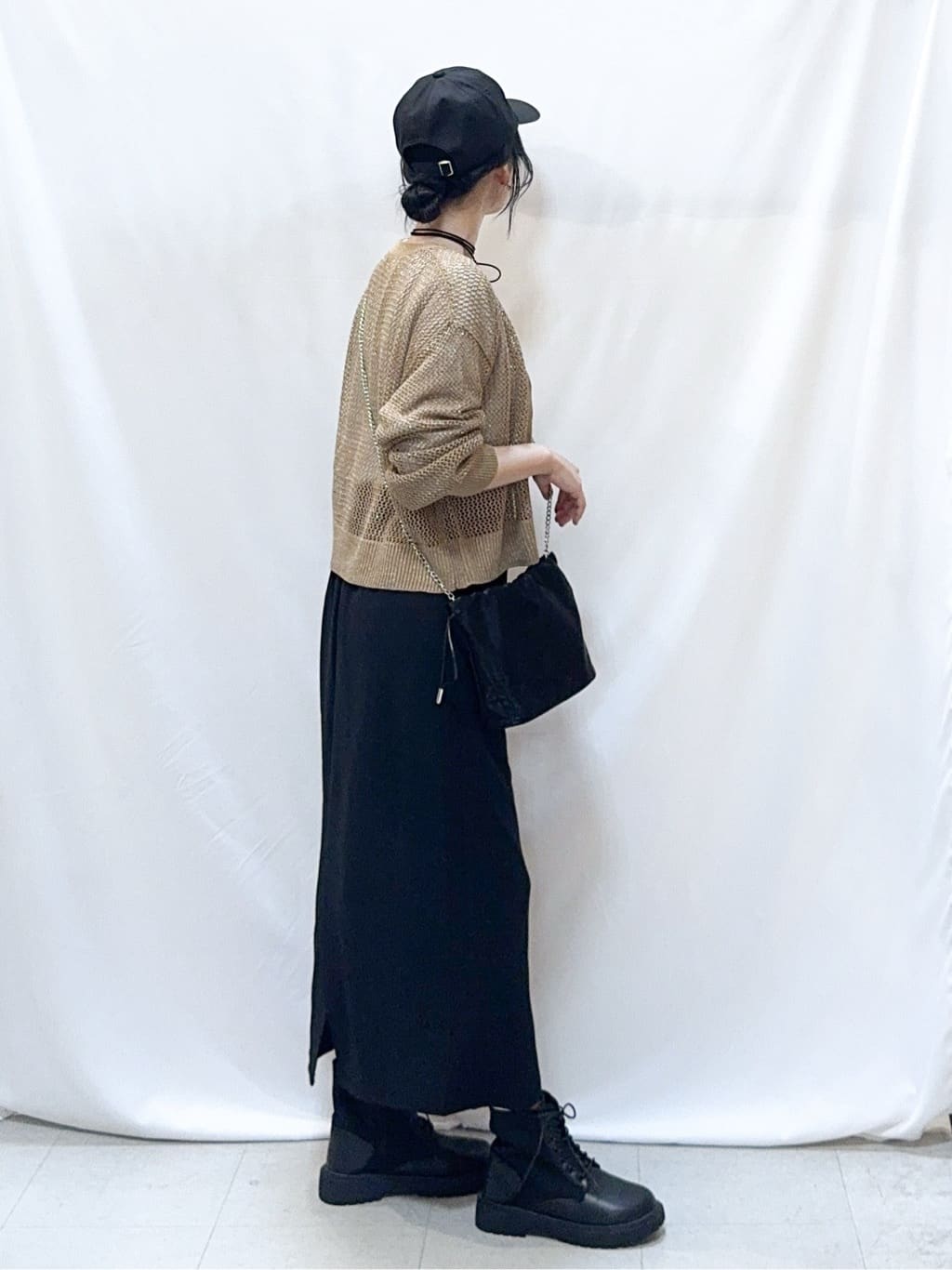 𝐇𝐢𝐫𝐨𝐦𝐢さんの「SHOO･LA･RUE｜【2点セット】ラメメッシュニットカーディガン＋ロンTセット」を使ったコーディネート