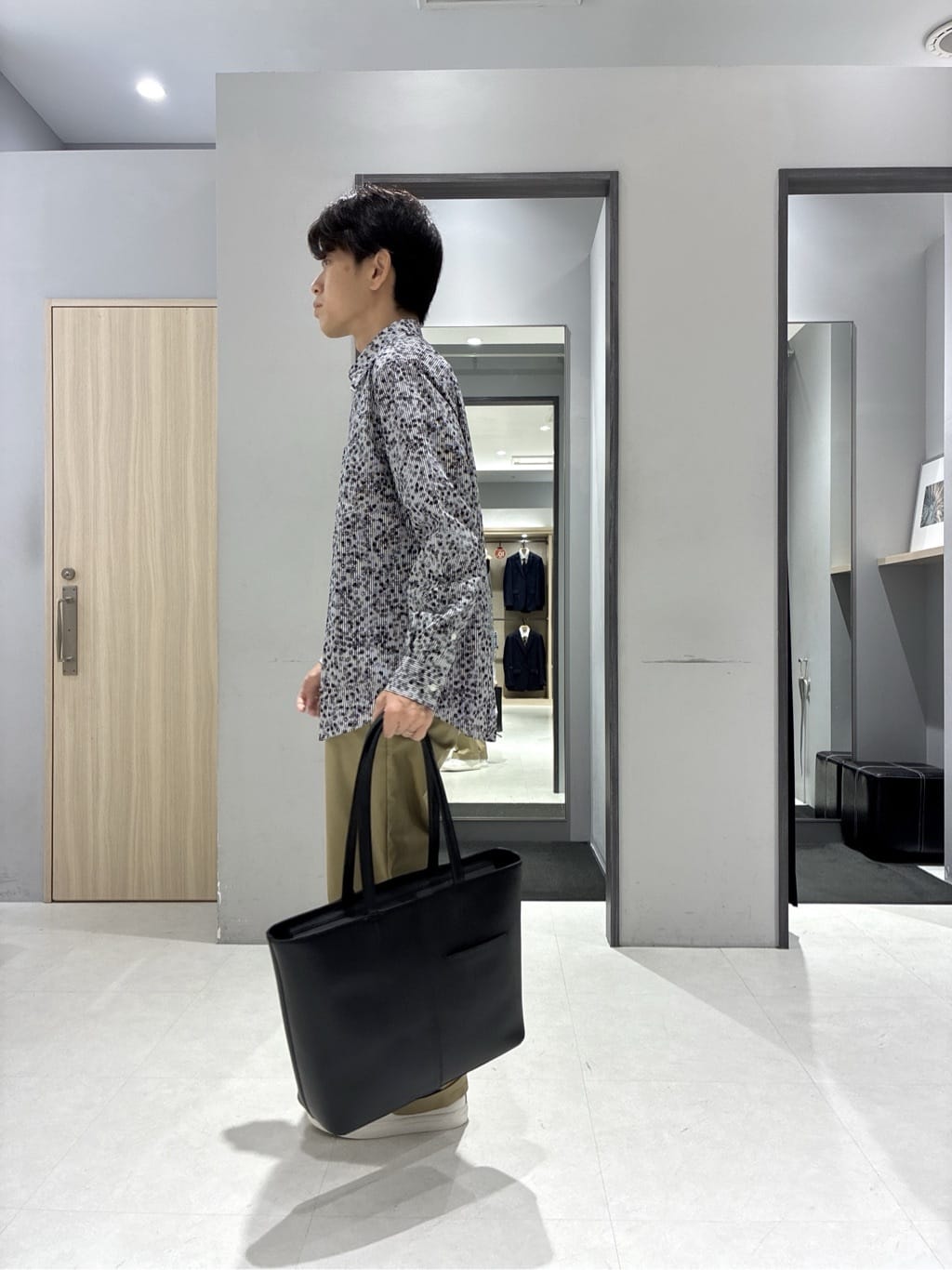 わいずみさんの「TAKEO KIKUCHI｜ストライプ小花 長袖シャツ」を使ったコーディネート