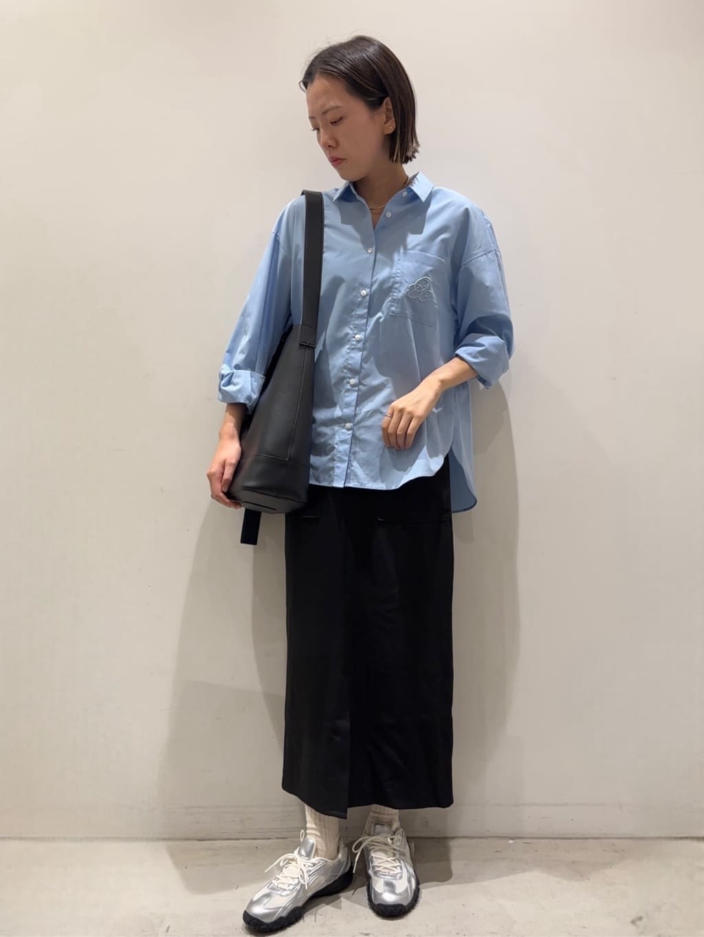 moさんの「OPAQUE.CLIP｜ポケット刺繍レギュラーカラーシャツ【洗濯機OK】」を使ったコーディネート