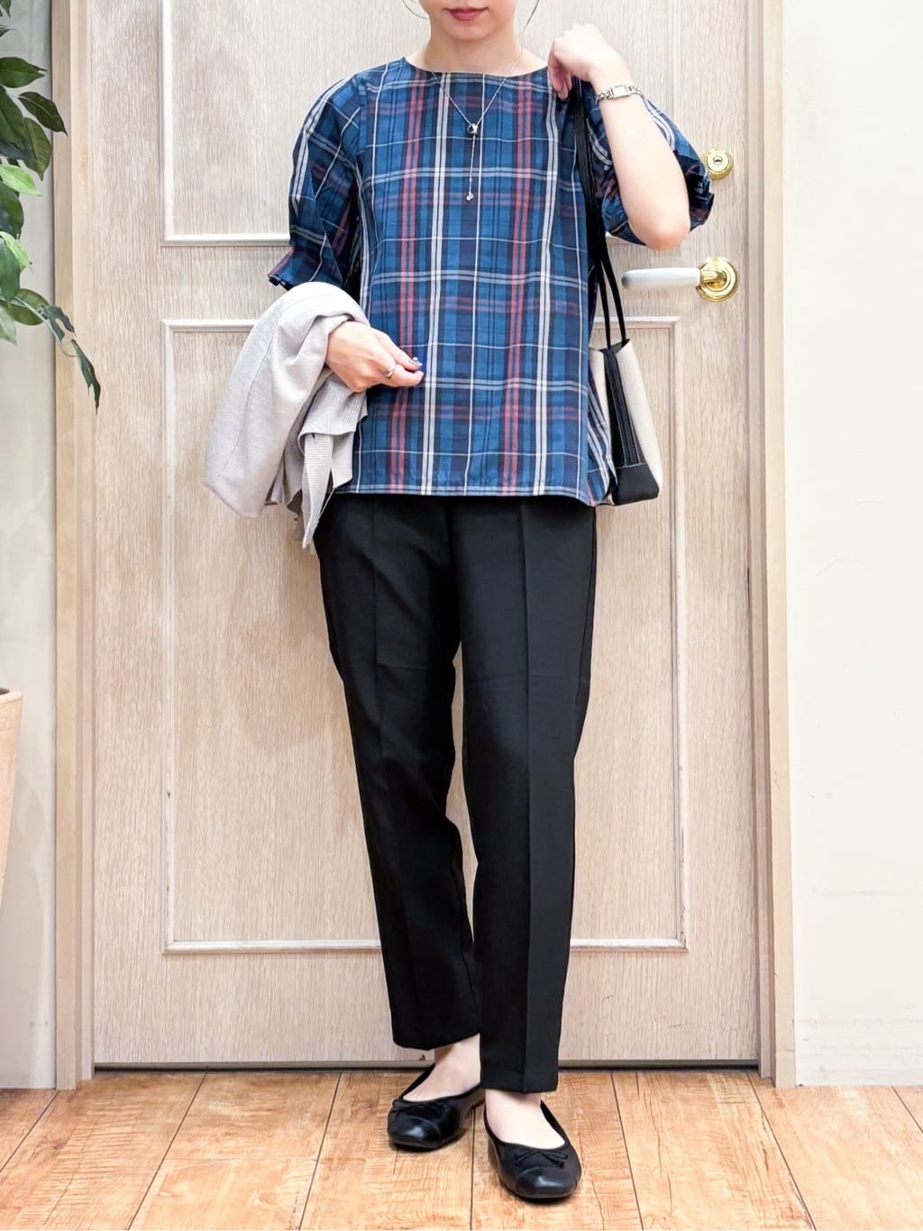 なみさんの「SHOO･LA･RUE｜【S-LL/5分袖】お袖タックできれいに魅せる 大人のチェックブラウス」を使ったコーディネート
