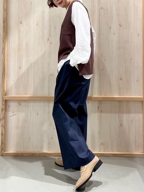 nakoさんの「THE SHOP TK｜【春まで着られる】ニットベスト＆ブラウスセット/洗濯機OK」を使ったコーディネート