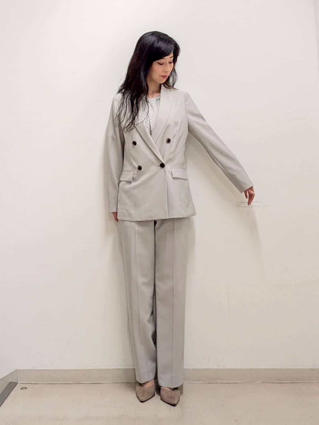 miiさんの「INDIVI｜【UVケア】ライトスリムストレートパンツ」を使ったコーディネート