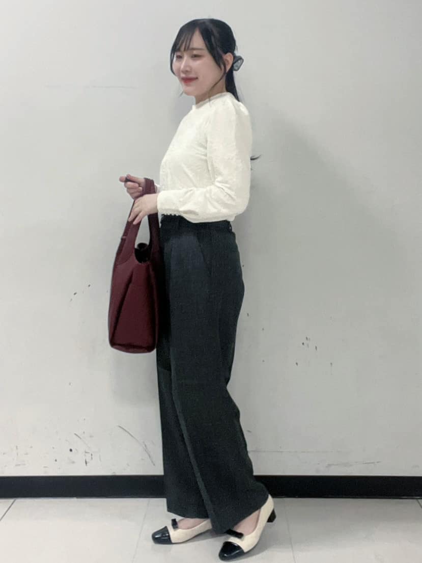 Hitomiさんの「index｜フラワージャカードパフスリーブトップス【洗濯機OK】」を使ったコーディネート