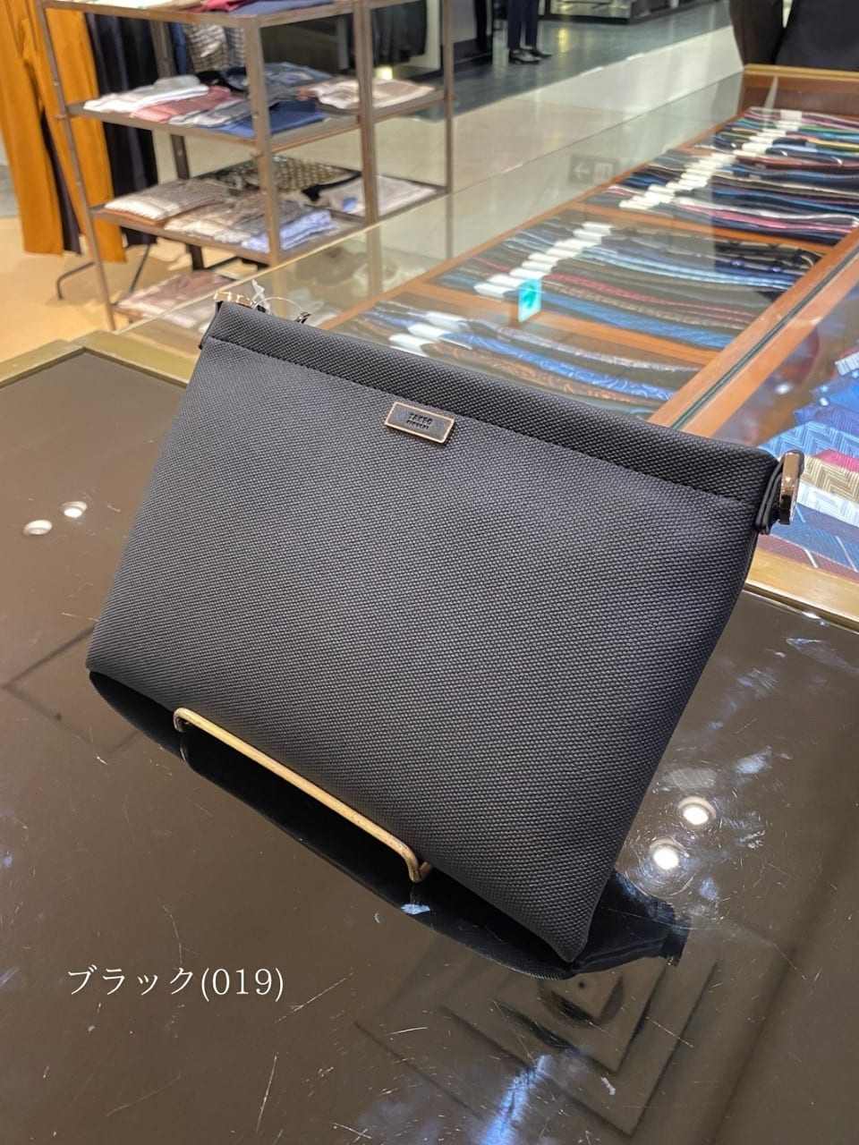 小南大和さんの「TAKEO KIKUCHI｜PUボンディングミニショルダー」を使ったコーディネート