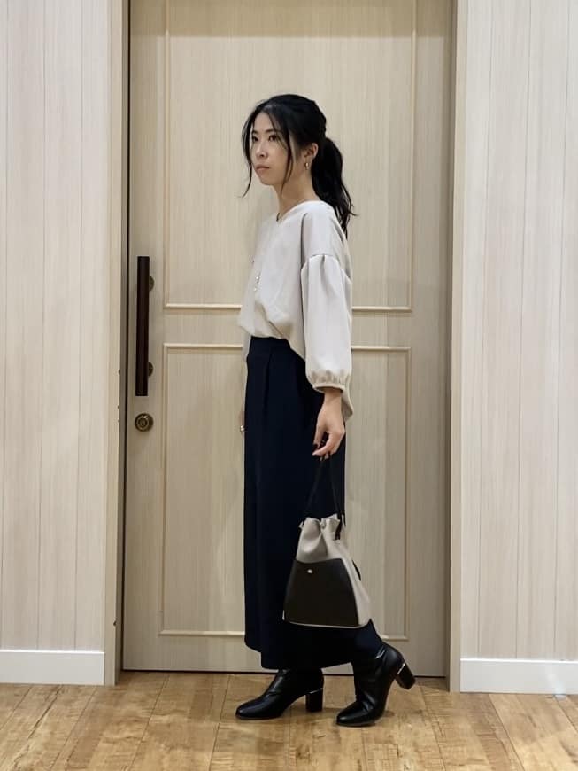 ERIさんの「SHOO･LA･RUE｜ウエストまわりをすっきり魅せる デザインガウチョパンツ」を使ったコーディネート