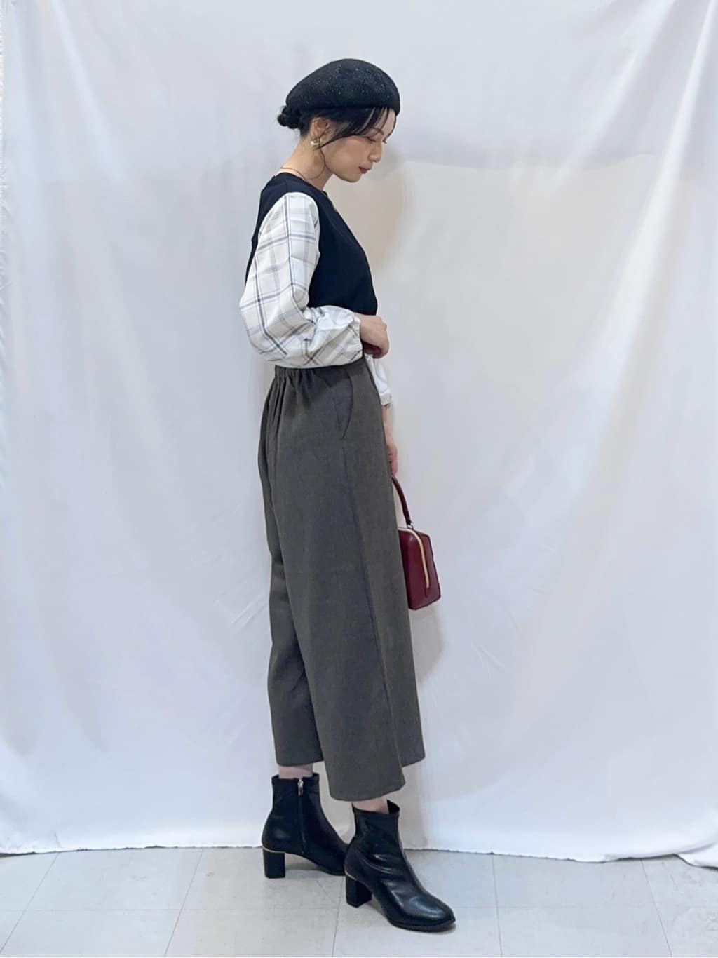 𝐇𝐢𝐫𝐨𝐦𝐢さんの「SHOO･LA･RUE｜【高レビュー/S-LL】1枚で決まる お袖チェック 異素材使いトップス」を使ったコーディネート