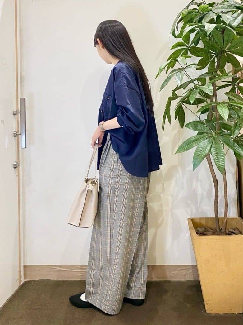 AYUMIさんの「SHOO･LA･RUE｜【洗濯機可/S-LL】すっきり上品きれい見え タックワイドパンツ」を使ったコーディネート