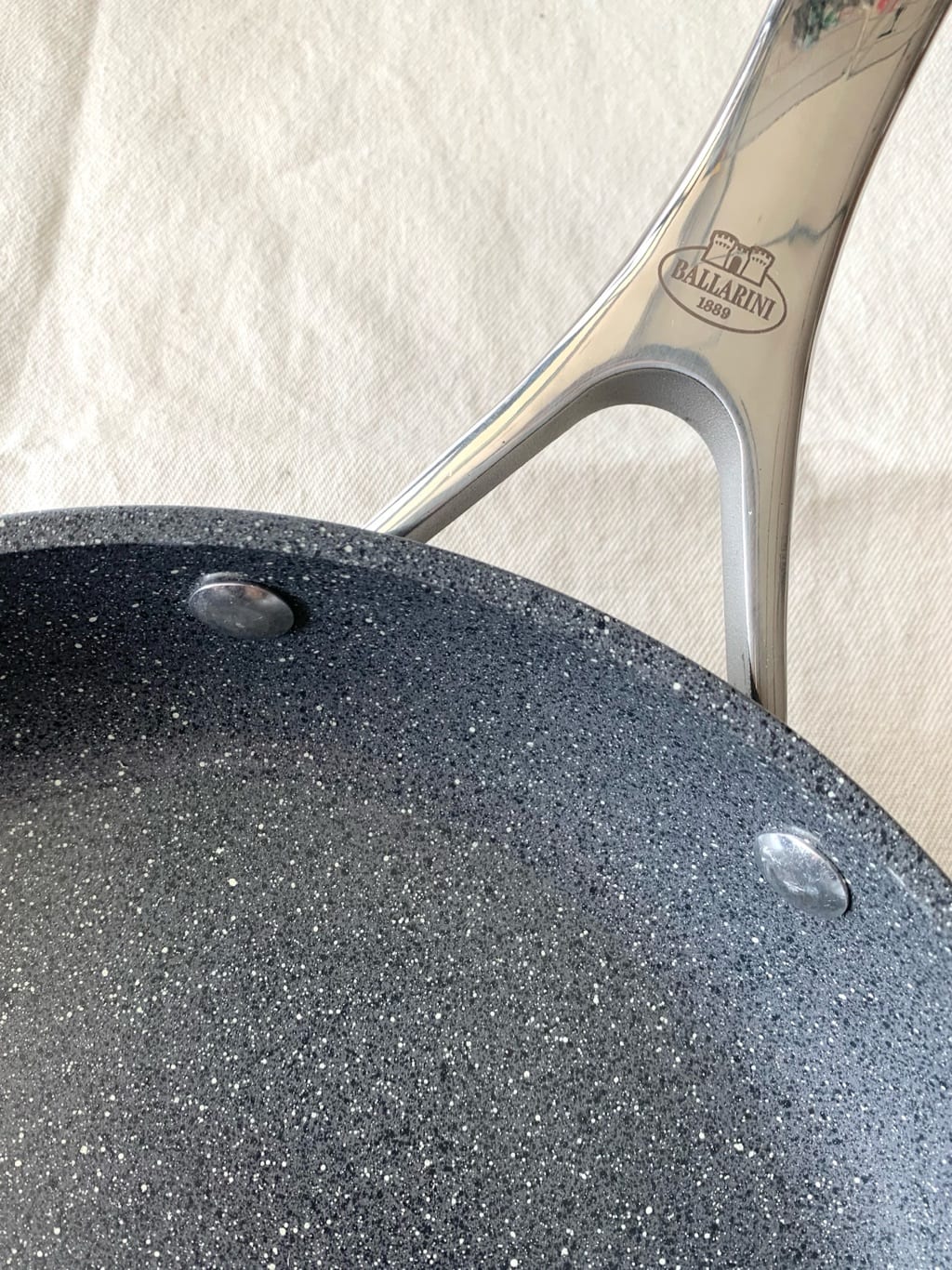 mikachoさんの「212 KITCHEN STORE｜サリーナ セラミックフライパン 20センチ ＜BALLARINI バッラリーニ＞」を使ったコーディネート