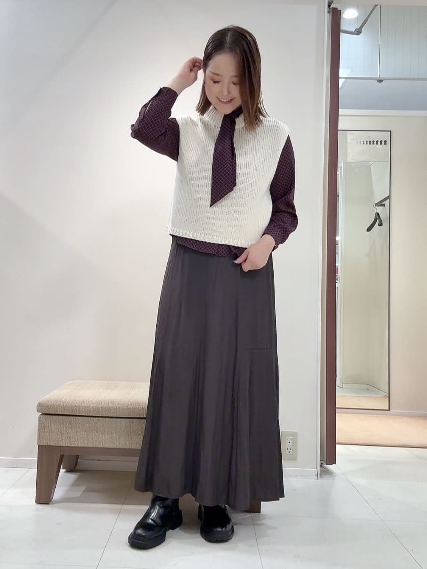 YUIさんの「UNTITLED｜【レイヤード/前ボタン】2WAYニットベスト」を使ったコーディネート
