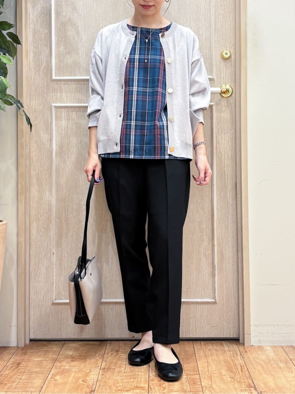 なみさんの「SHOO･LA･RUE｜【S-LL/5分袖】お袖タックできれいに魅せる 大人のチェックブラウス」を使ったコーディネート