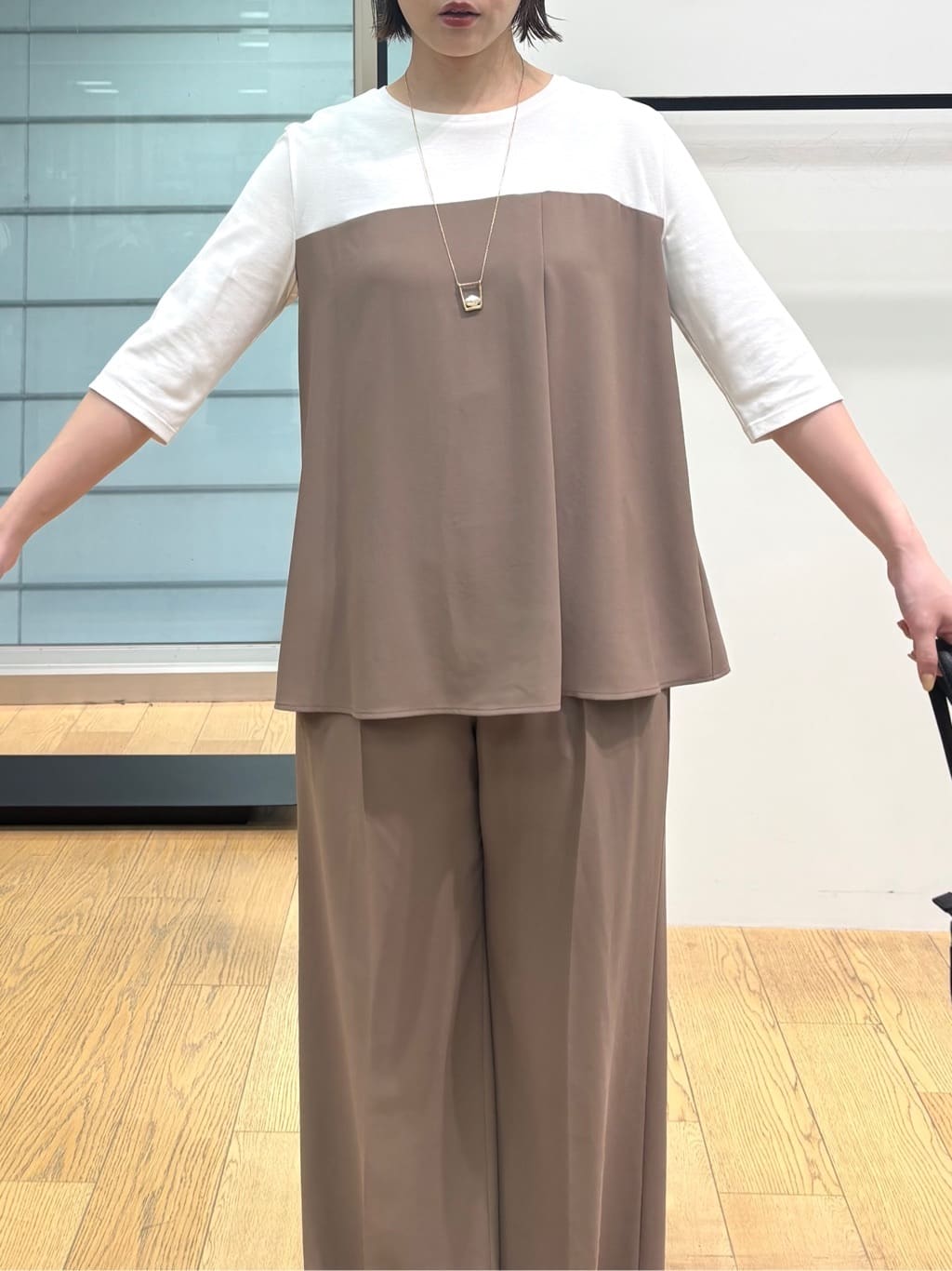 asamiさんの「INDIVI｜【セットアップ可能】ビスチェレイヤード風トップス」を使ったコーディネート