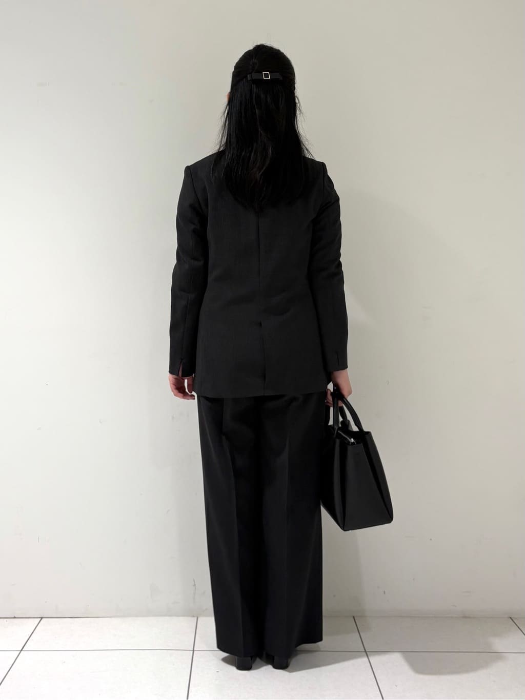 momokoさんの「INDIVI｜【洗える／セットアップ可能】凹凸ストレッチ素材ダブルジャケット」を使ったコーディネート