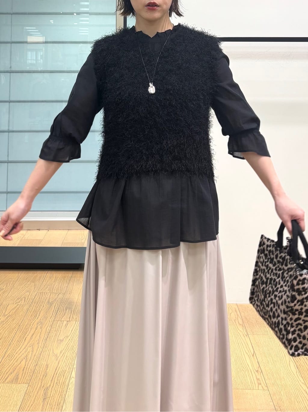 asamiさんの「INDIVI｜フェザーモールニットベスト」を使ったコーディネート