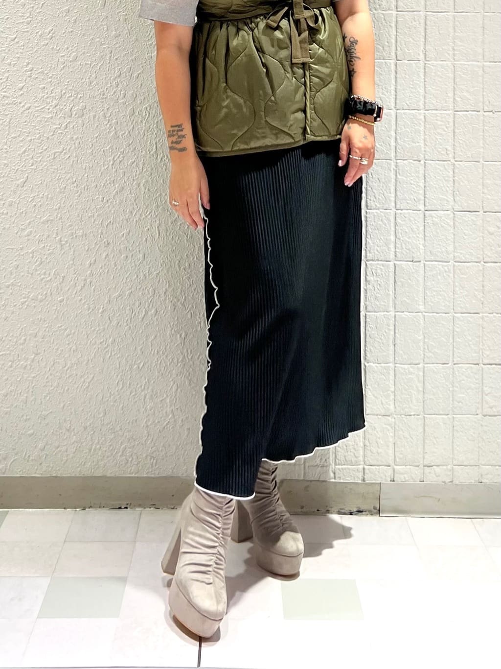 TAKAさんの「ESPERANZA｜【ラク盛り／ショートブーツ】リピーター続出／脚長美脚 厚底シャーリングブーツ」を使ったコーディネート