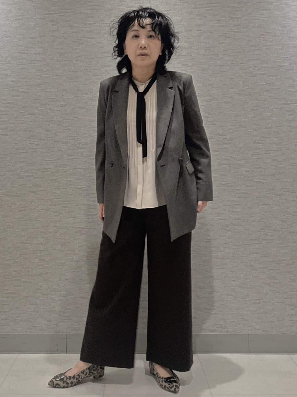 KOJIMAさんの「Reflect｜【配色ボウタイ付き】八分袖ジョーゼットブラウス」を使ったコーディネート