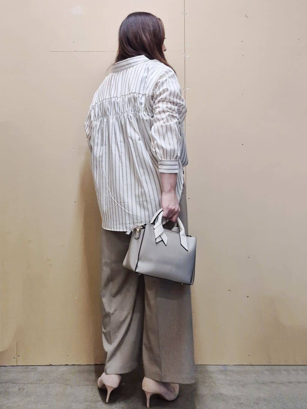 ひさえさんの「THE SHOP TK｜【後ろ姿もサマになる】ストライプ バックシャーリングシャツ/体型カバー/洗える」を使ったコーディネート