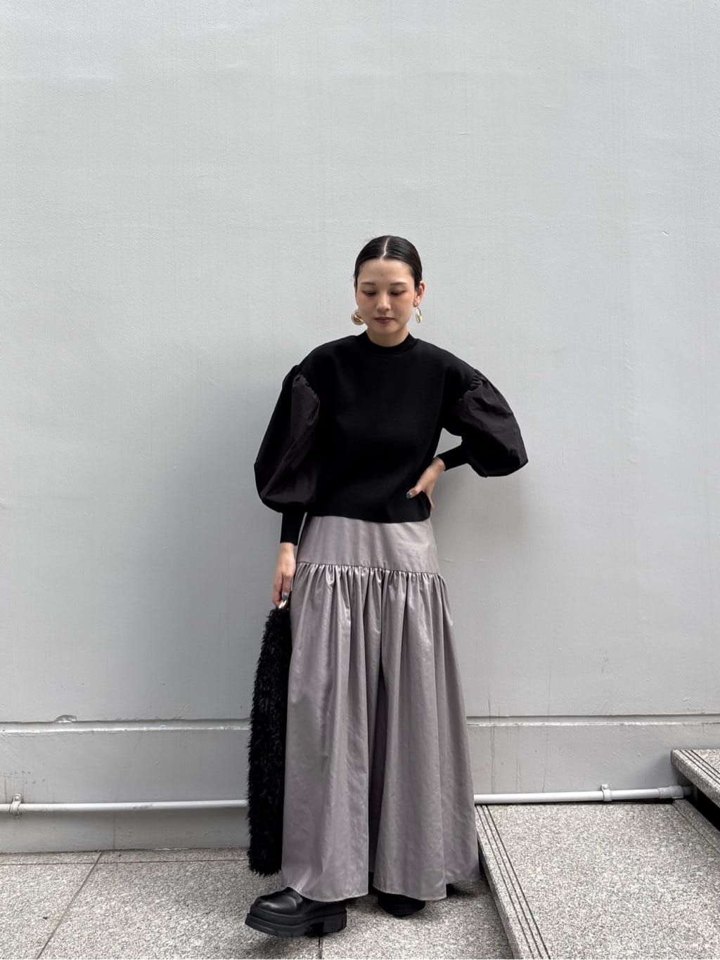 ayanoさんの「INDIVI｜レザーライクマキシスカート」を使ったコーディネート