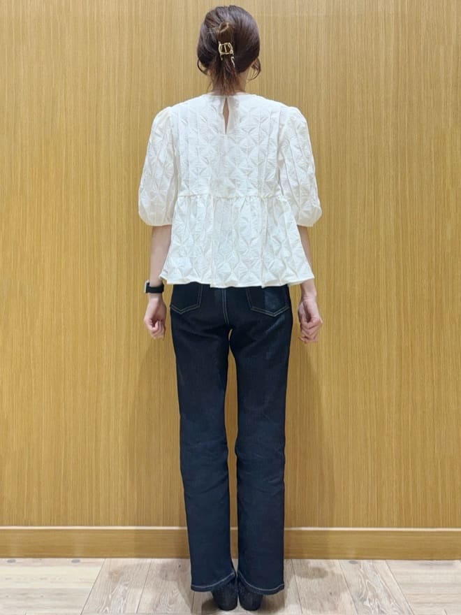 memeさんの「OPAQUE.CLIP｜ふくれジャカードペプラムブラウス【洗濯機洗い可】」を使ったコーディネート