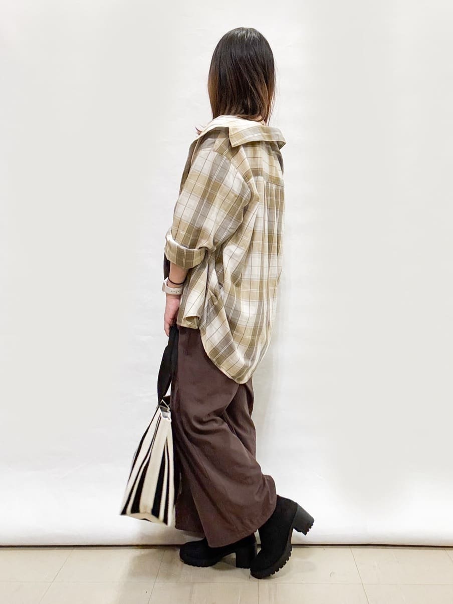 bulさんの「SHOO･LA･RUE｜【洗濯機可/S-LL】程よい抜け感 大人のチェックシャツ」を使ったコーディネート