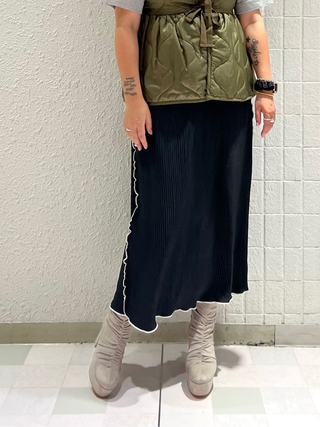 TAKAさんの「ESPERANZA｜【ラク盛り／ショートブーツ】リピーター続出／脚長美脚 厚底シャーリングブーツ」を使ったコーディネート