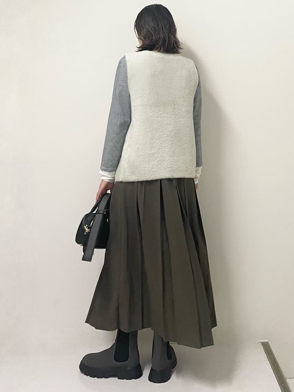 ISOさんの「Dessin｜【洗える】ファーヤーンジップジレ」を使ったコーディネート