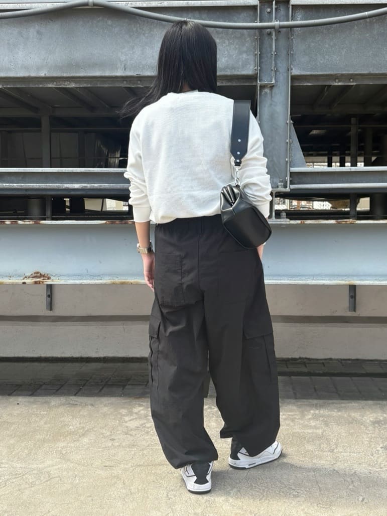 madokaさんの「tk.TAKEO KIKUCHI｜バギーバレルカーゴパンツ」を使ったコーディネート