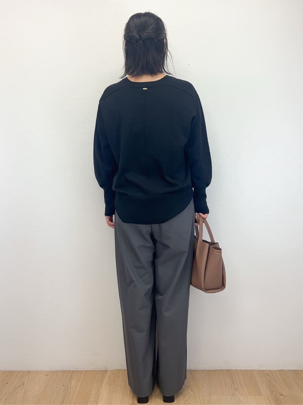 Takeさんの「OPAQUE.CLIP｜リラクシーVネックニット【洗濯機洗OK】《6col》」を使ったコーディネート