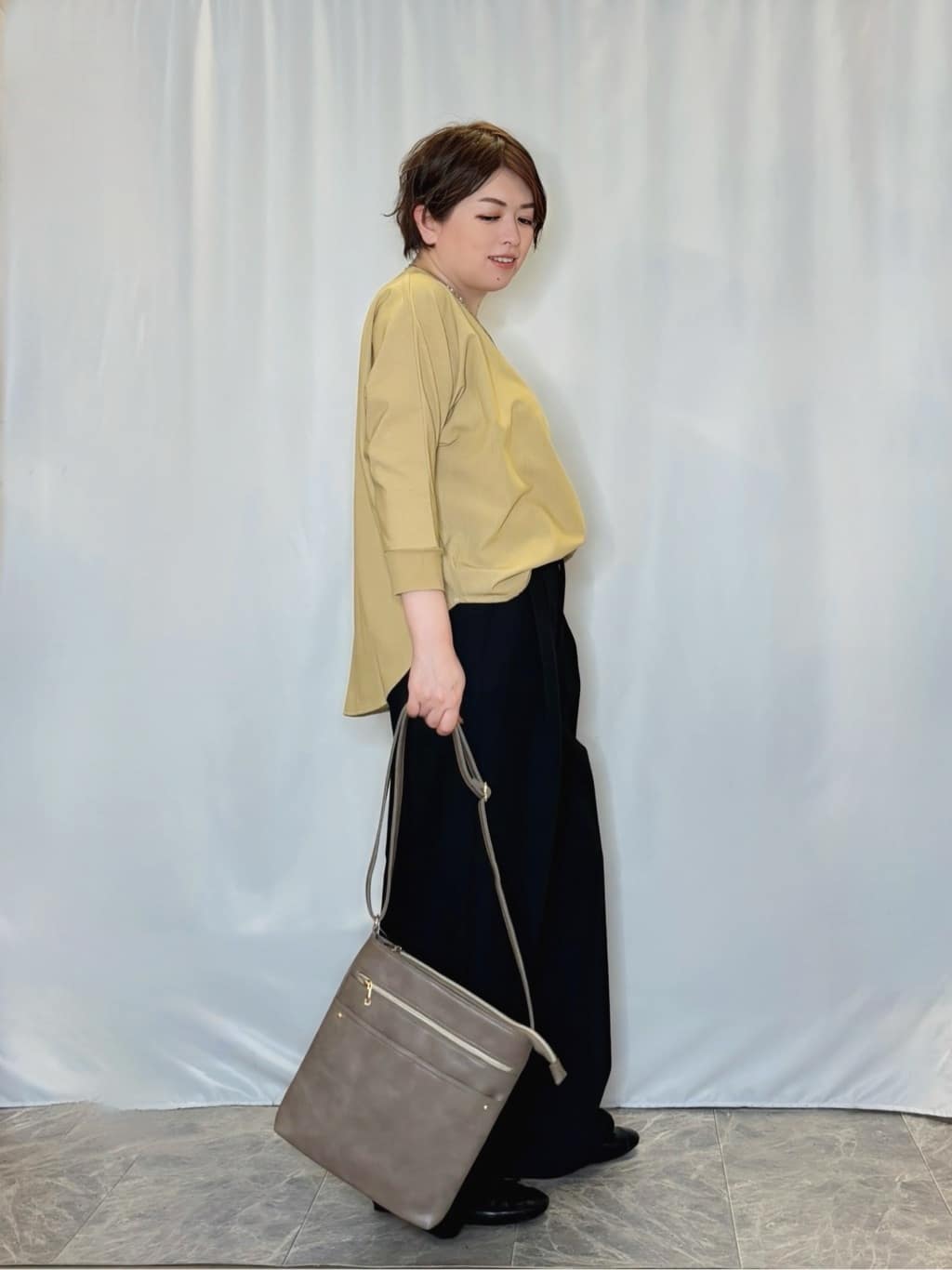 たみさんの「SHOO･LA･RUE｜【洗濯機可/S-LL】すっきり上品きれい見え タックワイドパンツ」を使ったコーディネート