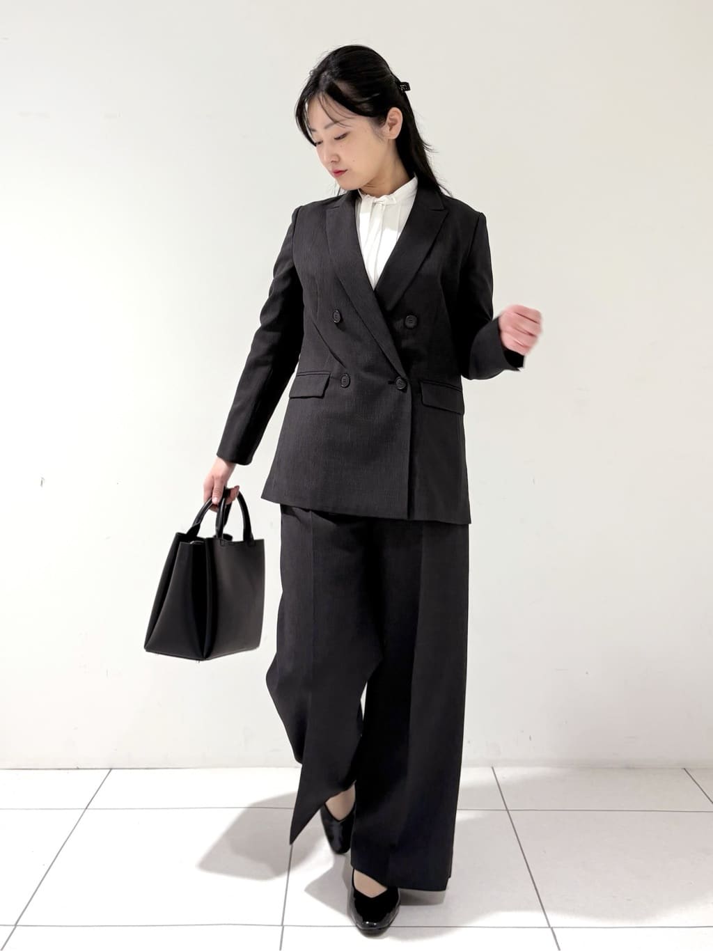 momokoさんの「INDIVI｜【洗える／セットアップ可能】凹凸ストレッチ素材ダブルジャケット」を使ったコーディネート
