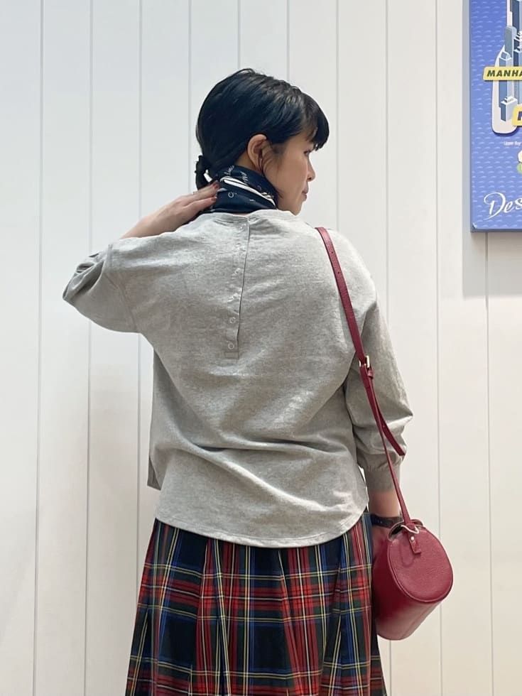 mikaさんの「Dessin｜【360度可愛い・洗える】バックヘンリーカットソー」を使ったコーディネート