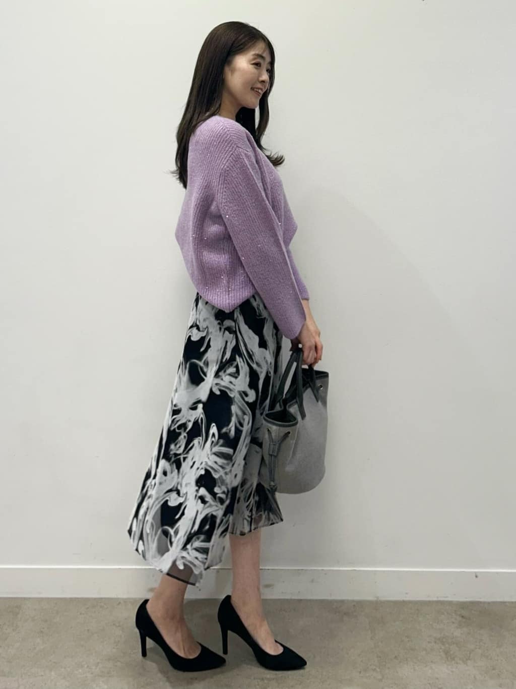 hayaseさんの「COUP DE CHANCE｜【手洗い可】スパンコール付ニットトップス」を使ったコーディネート