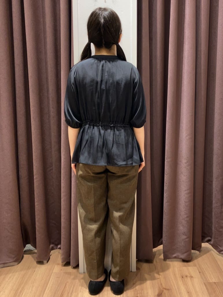 みちゃさんの「grove｜【二の腕/体型カバー】メリハリシルエットが叶うシャーリングブラウス」を使ったコーディネート