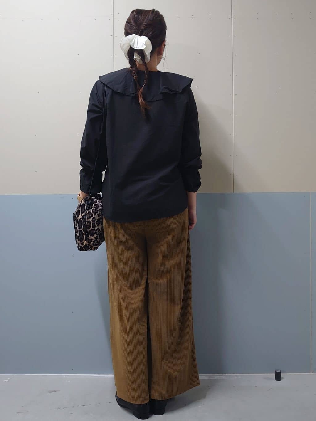 minamiさんの「OPAQUE.CLIP｜ゴーデュロイジャージイージーワイドパンツ【洗濯機OK】」を使ったコーディネート