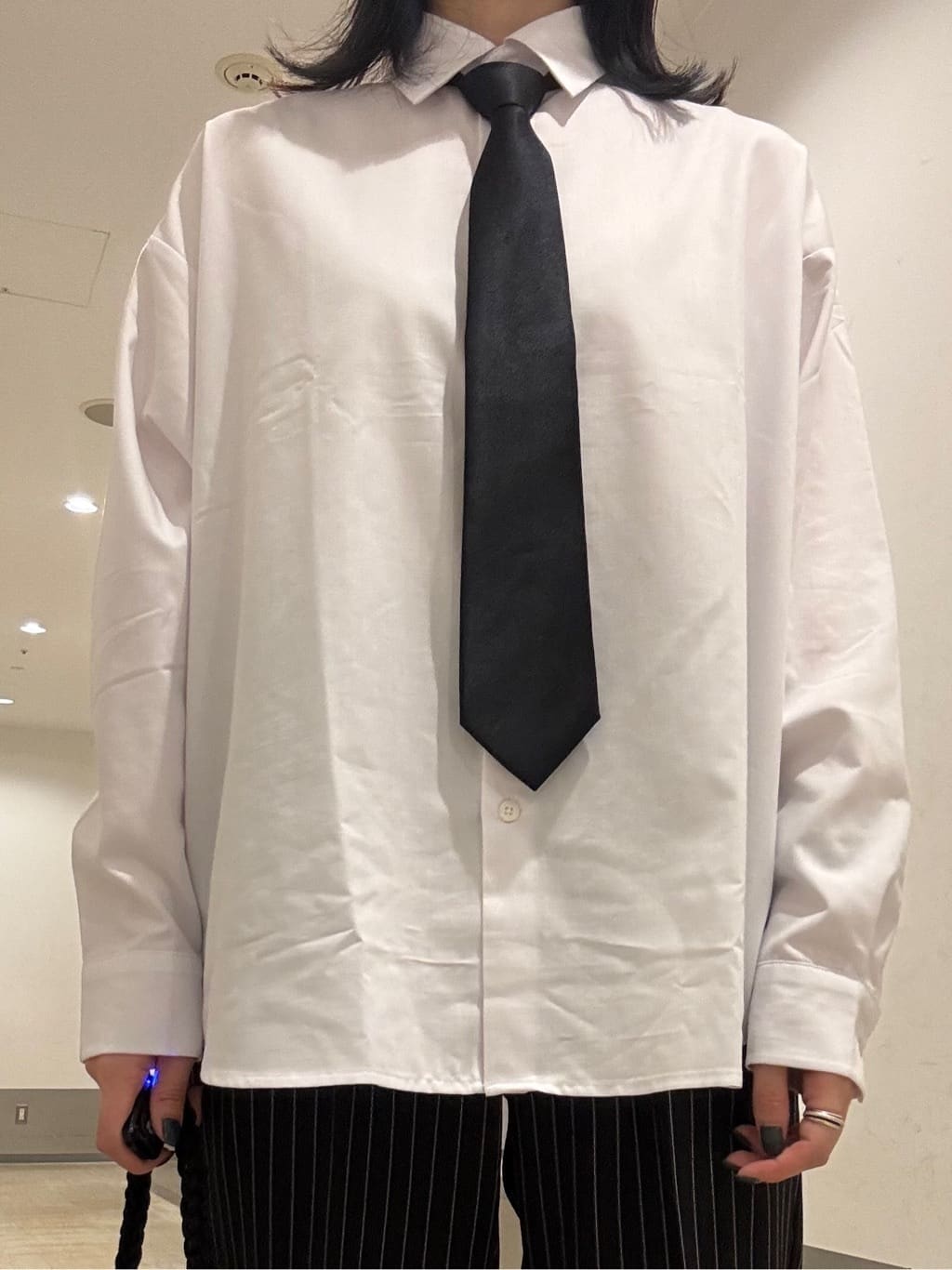 Renaさんの「tk.TAKEO KIKUCHI｜ピンストライプフレアスラックス」を使ったコーディネート