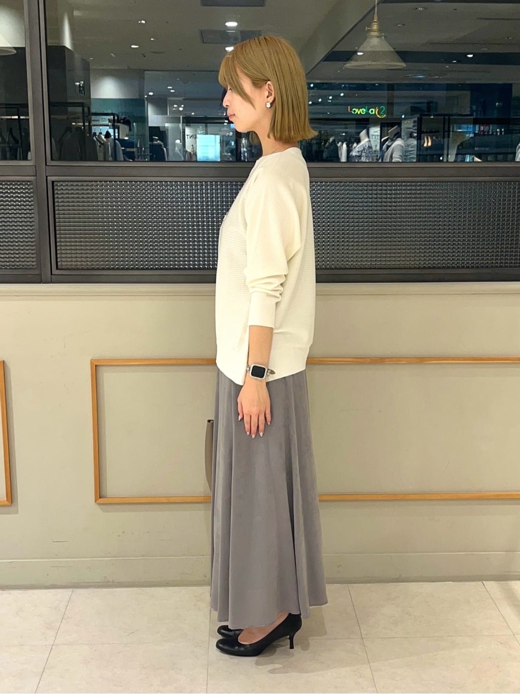 kumiさんの「INDIVI｜【セットアップ可能】スエード調サテンブラウス」を使ったコーディネート
