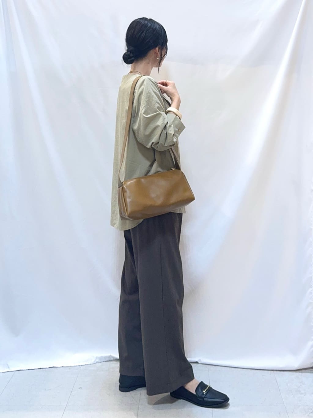 𝐇𝐢𝐫𝐨𝐦𝐢さんの「SHOO･LA･RUE｜【S-LL】大人ヘルシーなこなれ感 オープンカラーシャツ」を使ったコーディネート