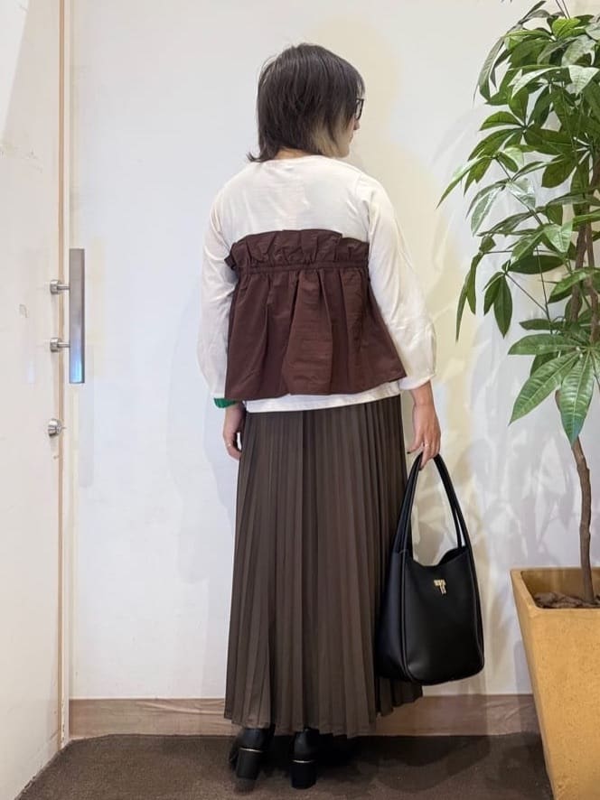 misakiさんの「SHOO･LA･RUE｜【洗濯機可/S-LL】1枚で華やか フリルドッキングトップス」を使ったコーディネート