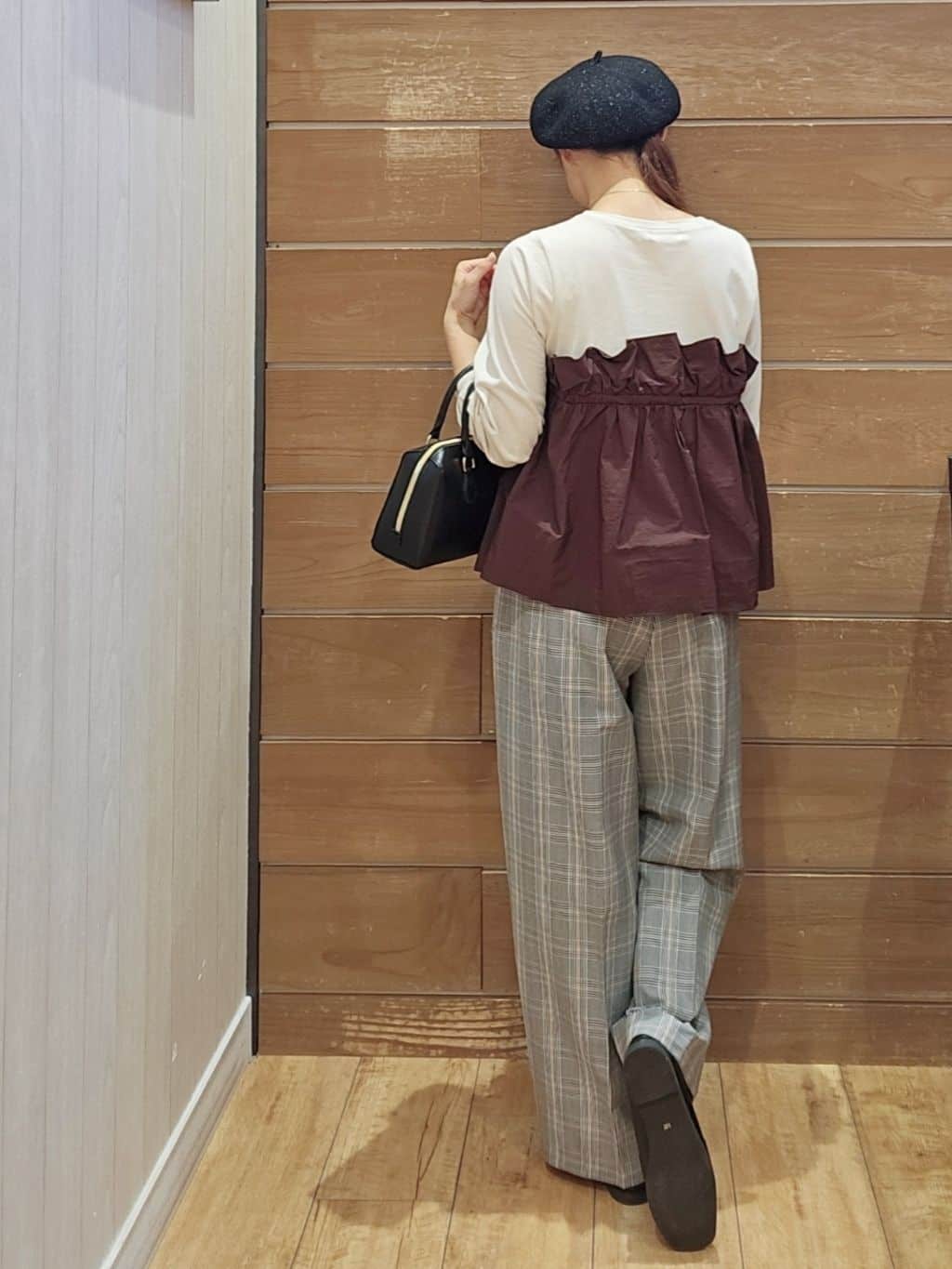 miyaさんの「SHOO･LA･RUE｜【洗濯機可/S-LL】1枚で華やか フリルドッキングトップス」を使ったコーディネート