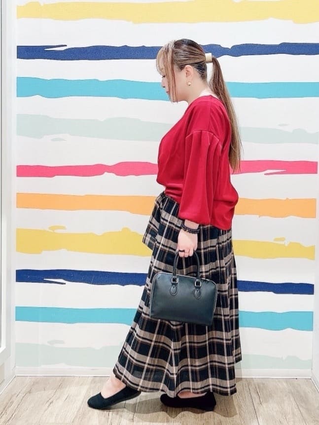 Peeさんの「SHOO･LA･RUE｜【2点セット/7分袖】大人のきれい見え お袖タック入りアクセ付きトップス」を使ったコーディネート