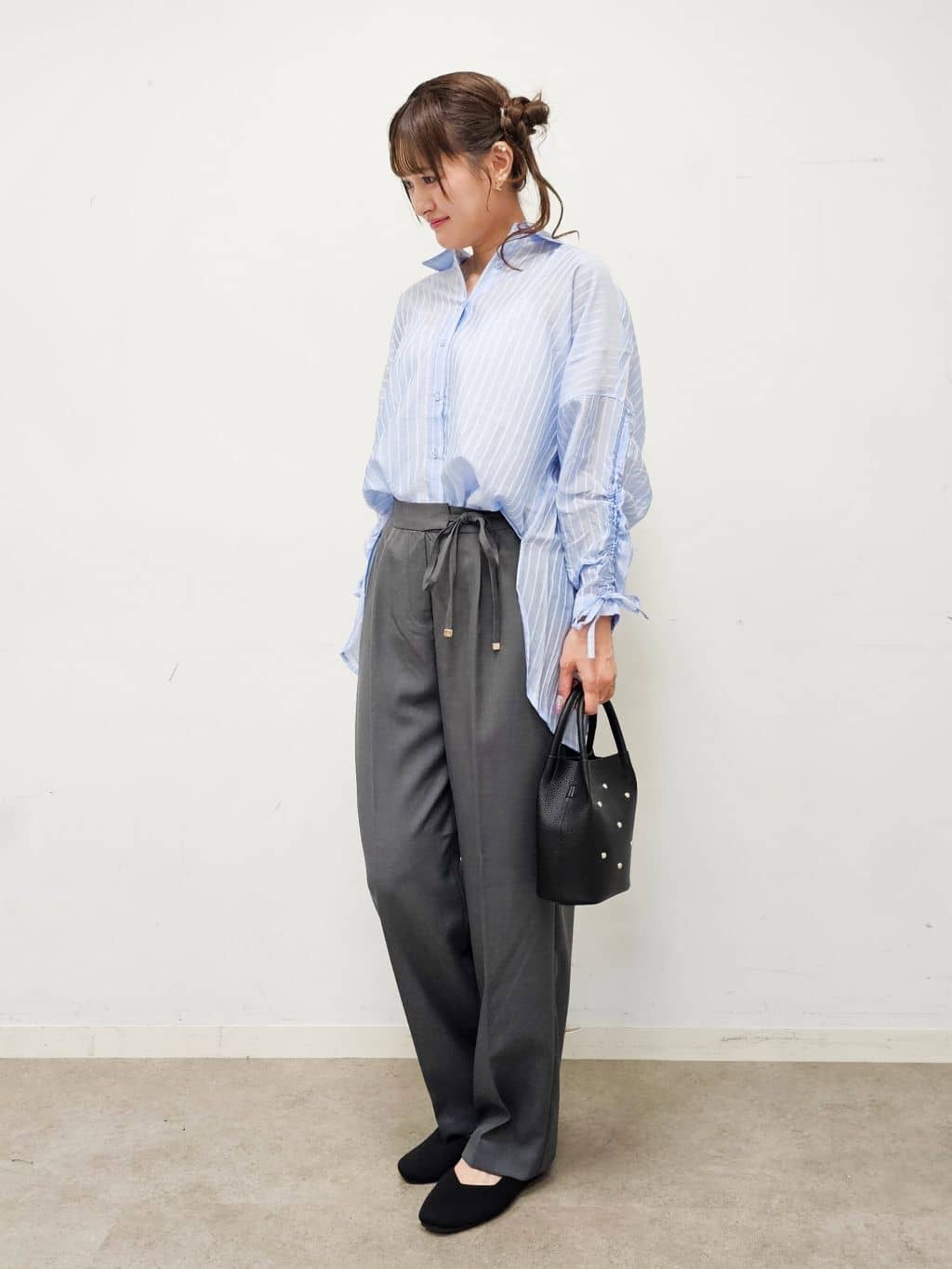 ゆゆさんの「SHOO･LA･RUE｜【S-LL】程よい透け感 ストライプ柄 お袖ギャザーデザインシャツ」を使ったコーディネート