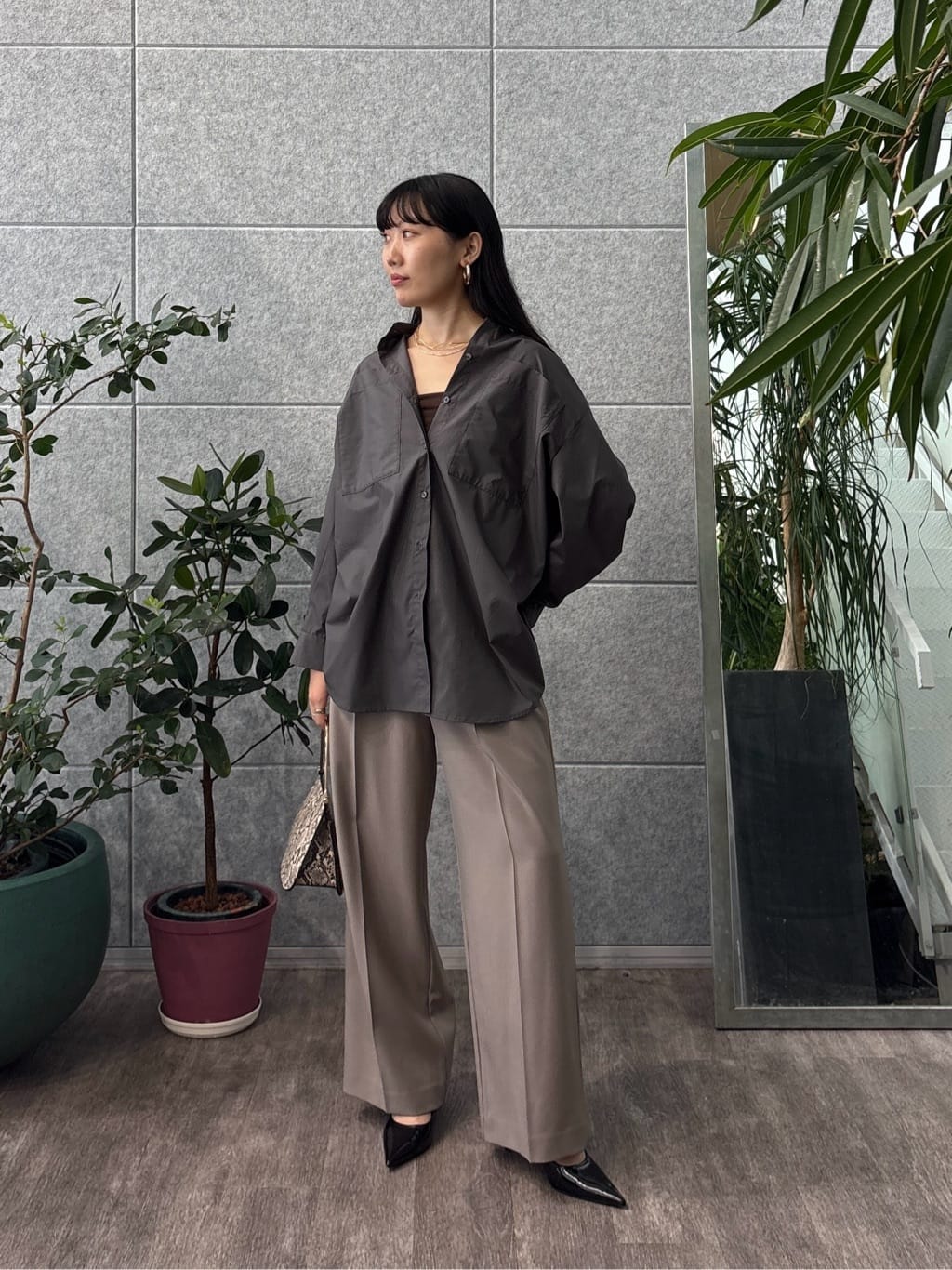 rinaさんの「INDIVI｜Comfy SET UP｜イージーストレートワイドパンツ【セットアップ対応／通勤/カセット服】」を使ったコーディネート